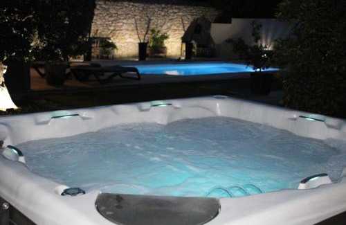 Moussan House | Suite l'inattendu avec Spa privatif et espace bien-être.