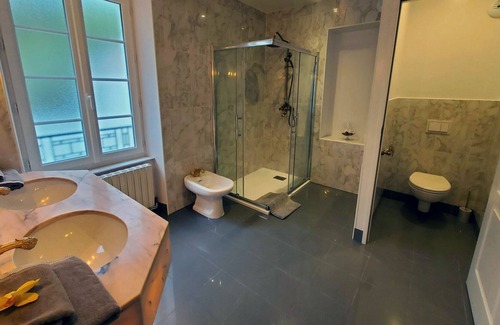 Aubin Bed & Breakfast | Suite-Luxury-Private Bathroom-Park view