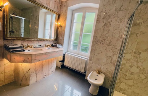 Aubin Bed & Breakfast | Suite-Luxury-Private Bathroom-Park view