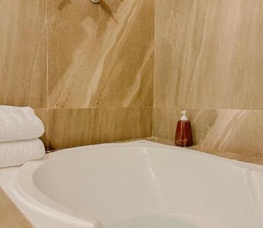 Juticalpa House | Suite monoambiente con aire y bañera