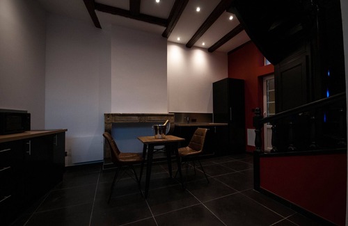 Metz-Centre – Ancienne Ville Apartment | Suite on 3 levels. Spa, jacuzzi, sauna and hammam.