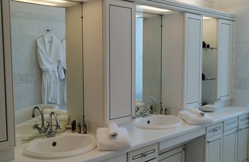 Centre Ville d'Ales Bed & Breakfast | Suite Opéra