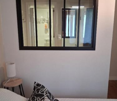 Parthenay Apartment | Suite parentale et cuisine