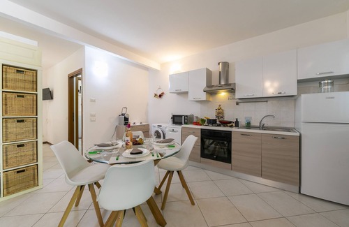Barbarano Apartment | Suite Perla Salò Terrace 100m from Lake, Salò, Italy