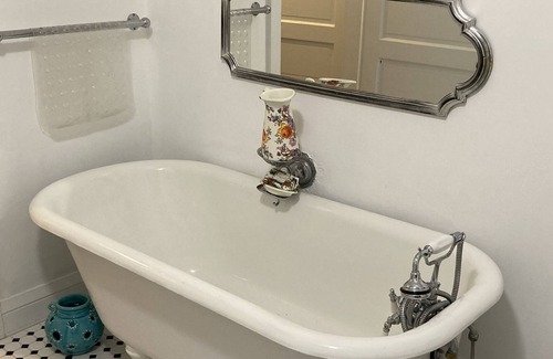 Haverford Cottage | Suite rental in “cottage like” home