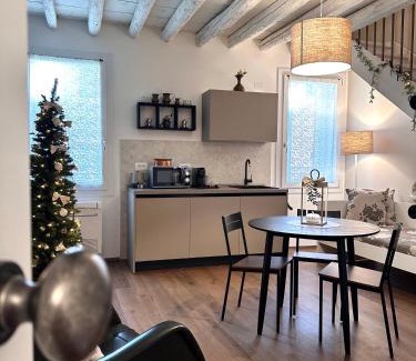 Chioggia Apartment | Suite romantica a tema Natale in centro storico "Pumpkin Suite"