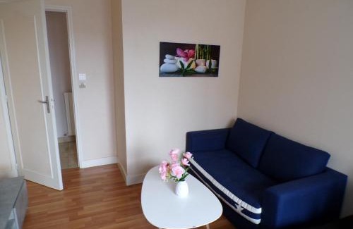 Montmorillon Apartment | Suite Royale dans Vôtre maisonnette indépendante avec terrasse Privée !