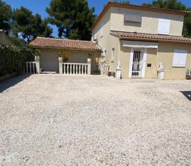 Beaucaire Bed & Breakfast | SUITE spa accès autonome