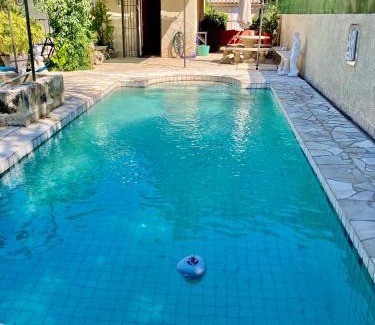 Beaucaire Bed & Breakfast | SUITE spa accès autonome