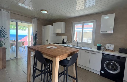 Trois-Rivieres Apartment | Suite Spacieuse 4 77m2 Offrant une Magnifique vue sur la mer et Les Saintes