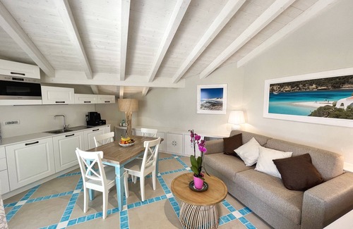 Porto Pino Apartment | Suite Villa Aquamarina with Private Jacuzzi