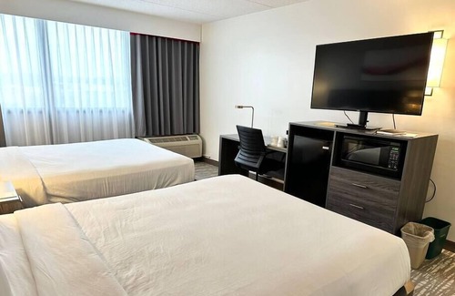 Cedar Rapids - Iowa City House | Suite w/ 2 beds & private bath