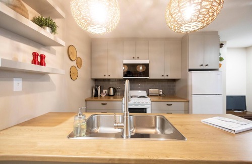 Rouyn-Noranda Apartment | Suite with closed bedroom in the city center (Le Court-toit)