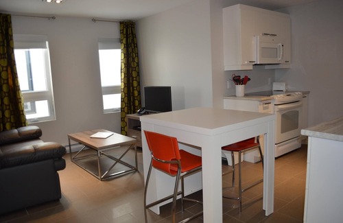 Rouyn-Noranda Apartment | Suite with closed bedroom and sofa bed on the rue Principale (Le Chic-urbain)