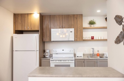 Rouyn-Noranda Apartment | Suite with closed bedroom and sofa bed on rue Gamble Ouest (Le Central)