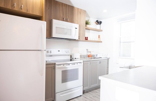 Rouyn-Noranda Apartment | Suite with closed bedroom and sofa bed on rue Gamble Ouest (Le Central)