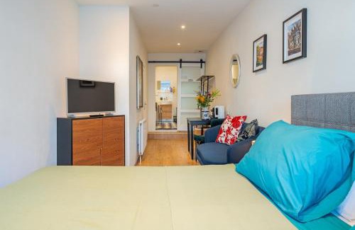 Overtoomse Sluis Bed & Breakfast | Suite with private bathroom near Vondelpark