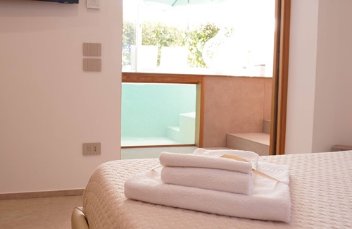 Dragonea Bed & Breakfast | Suite with private heated pool