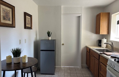 Arden-Arcade House | Suite with private kitchen