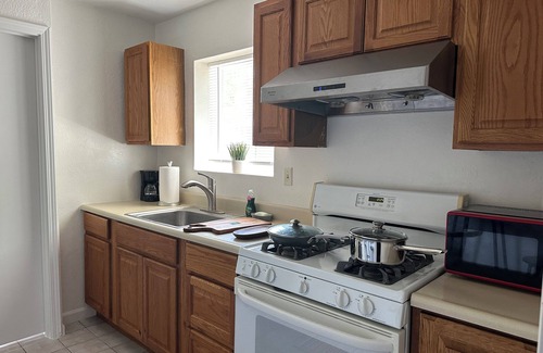 Arden-Arcade House | Suite with private kitchen