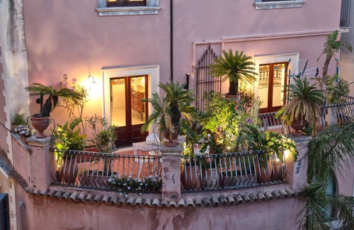 Taormina City Centre Villa | Suite with Terrace in Taormina Center.