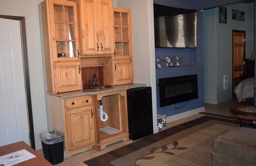 Hot Springs Hotel | Suites at The Red Rock Vacation rentals