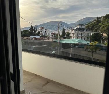 Qafe e Gjashtes Apartment | Suites by Era