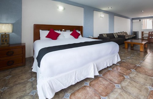 Irapuato Hotel | Suites de Reyes