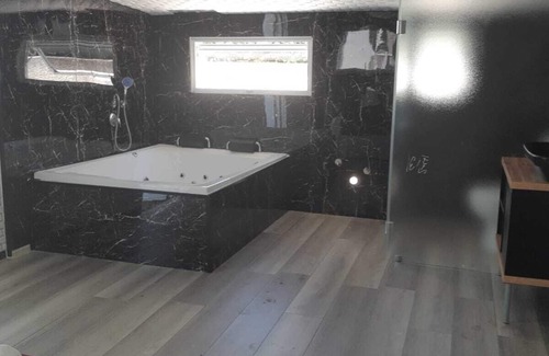 Netanya Ski Chalet | Suitta la piano