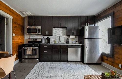 Northgate Apartment | Sully's Loft:Walk to A&M-Comfy King Bed-Cool Style