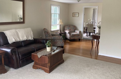 Clinton House | Summer 2023 - Steps to water, boat launch, restaurants and bike to Hammonasset.