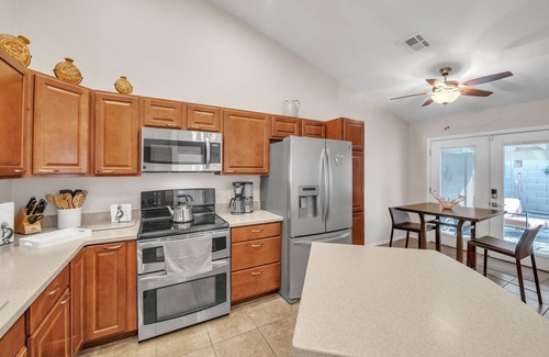 Paradise Valley Village House | Summer All Year Round 2 Bedroom Home by RedAwning