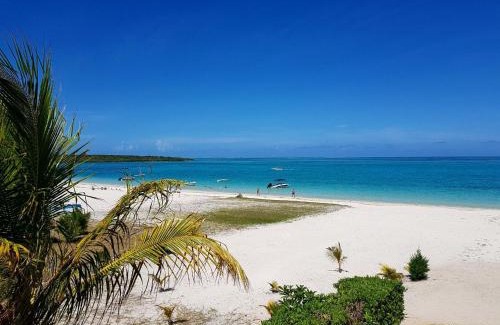 Pointe D'esny Apartment | Summer Breeze - Beachfront - 3 Bedrooms Suite
