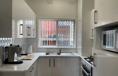 The Junction House | Summer Breeze - light filled & peaceful unit