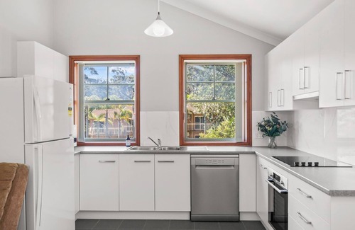 Mollymook Apartment | Summer Breeze - Mollymook beach hut only minutes to the beach