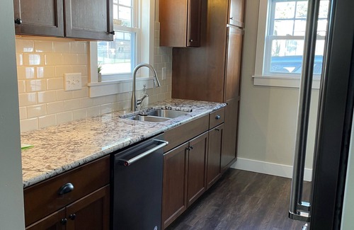 Clear Lake House | Summer Breeze - Newly Remodeled Quaint Home - 7 blocks from beach