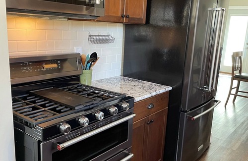Clear Lake House | Summer Breeze - Newly Remodeled Quaint Home - 7 blocks from beach