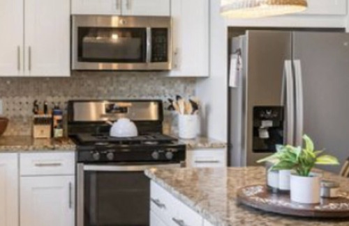 Highlands House | Summer bungalow for all seasons. Located in Highlands a ferry ride to NYC.