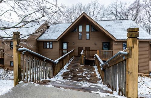 Wintergreen House | Summer Condo Pool Access Walk To Wintergreen