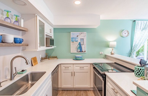 New Smyrna Beach House | <:>< SUMMER/FALLn DEALS COZY-UPSCALE, WALK 2 BEACH/FLAGLER AVE, FENCED