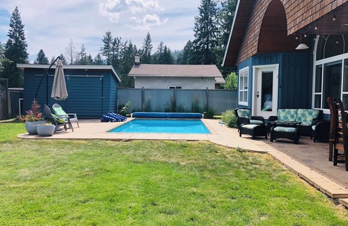Christina Lake House | Summer Fun with Pool & Hot Tub!