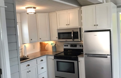 Underwood Cabin | Summer Getaway ☀️ Clean & clear 🧘 Sunset 🌅 Located Pickerel Lake Maine Twp