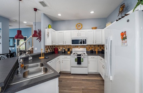 Four Corners House | Summer Haven on the Loop - Games Room, Private Pool & Spa