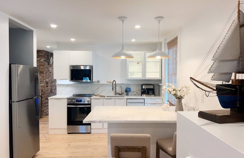 Marblehead House | Summer Home! AC Excellent Location, Downtown MHD by harbor, sleeps 12, parking,