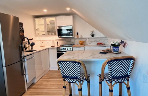 Marblehead House | Summer Home! AC Excellent Location, Downtown MHD by harbor, sleeps 12, parking,