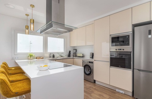 Corroios Ski Chalet | Summer house with pool & garden, 5m ride to Caparica beach