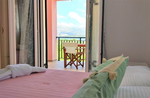 Kefalonia House | Summer house at a quiet spot 1 mile from Lixouri center and 60m from the beach