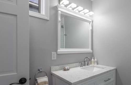 Branford House | Summer Island Point Waterfront Escape