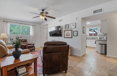 Tanque Verde House | Summer Low Rates-Pool, Pickleball, BBQ Solana #1
