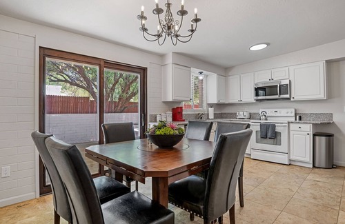 Tanque Verde House | Summer Low Rates-Pool, Pickleball, BBQ Solana #1